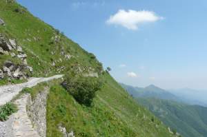 Xtrallusion photo library of independent, self-guided walking and sightseeing holidays in Italy. Pictures, images, photos and photographs taken along the way of this 1-day walking itinerary, to give you a visual impression of the day's walk.